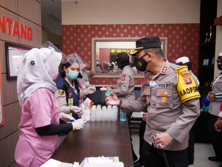 Pastikan Bebas Narkoba, Polres Bontang Gelar Tes Urine Mendadak Anggotanya
