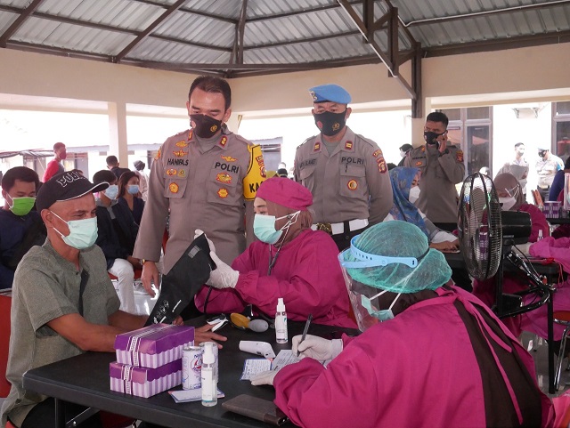 Kapolres Tinjau Gerai Vaksinasi TNI-Polri di Bontang