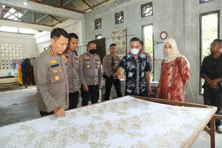 Dalam Rangka Hari Bhayangkara Ke – 76, Polres Bontang Gelar Lomba Desain Batik Khas Bontang