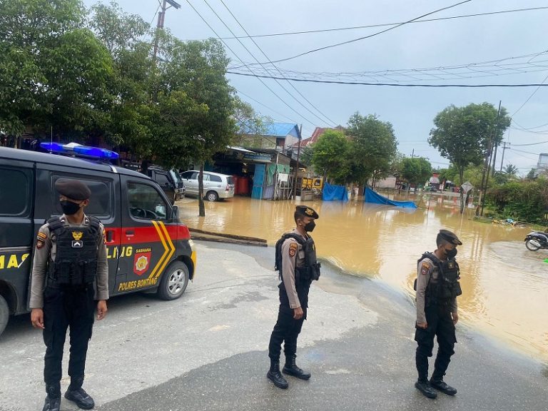 Satuan Samapta Polres Bontang Laksanakan Patroli Ke lokasi Yang Terdampak Banjir