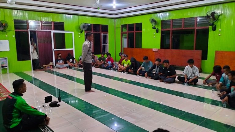Bhabinkamtibmas Kel. Berbas Tengah  Sosialisasikan Bahaya Penyalahgunaan Dan Peredaran Gelap Narkoba