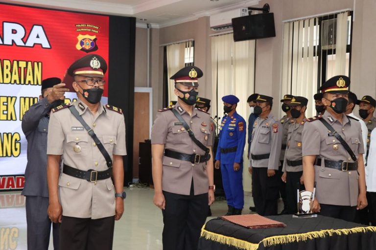 Polres Bontang Gelar Upacara Serah Terima Jabatan Kasat Lantas Dan Kapolsek Muara Badak
