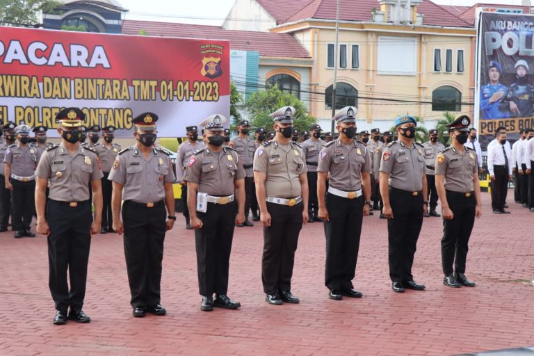 Kapolres Bontang Pimpin Upacara Upacara  Korp Praport Kenaikan Pangkat 20 Personil Polres Bontang