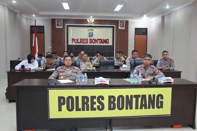 Kapolres Bontang Ikuti Zoom Meting Pengarahan Wakapolda Kaltim Bagi Kapolres, Kasat Binmas, Dan Bhabinkamtibmas Jajaran Polda Kaltim