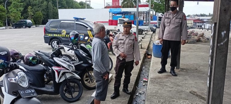 Sikapi Cuaca Ekstrim, Sat Binmas Polres Bontang Berikan Himbauan Warga Pesisir