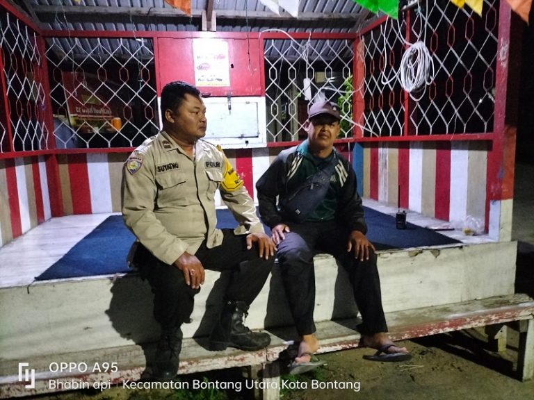 Sambangi Pos Kamling, Bhabinkamtibmas Kel. Api- Api Sampaikan Pesan Kamtibmas