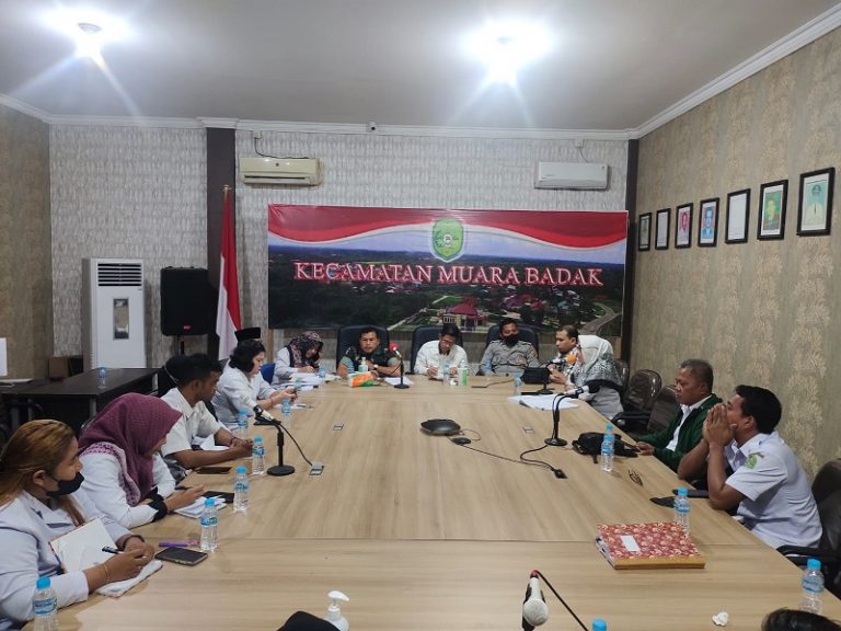 Bhabinkamtibmas Desa Batu – Batu Hadiri Rapat Terkait BLT Usaha Kecil Menengah Kec. Muara Badak