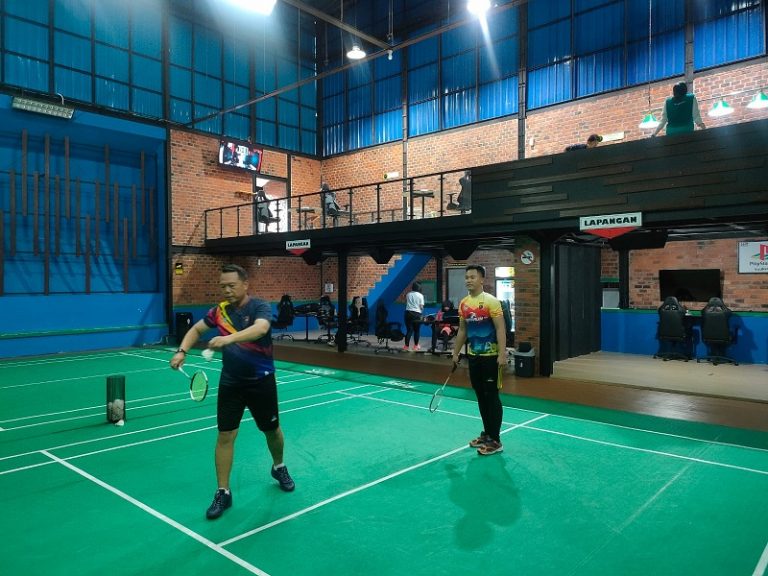 Jaga Stamina Serta Jalin Komunikasi, Bid Humas Polda Kaltim Gelar Olahraga Bulu Tangkis