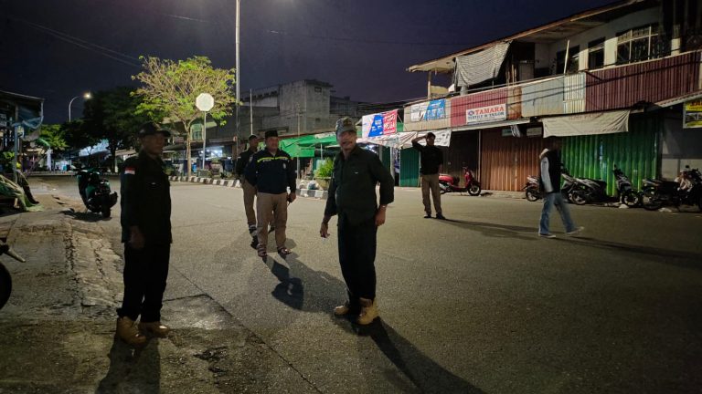 Pastikan Jalan Sultan Hasanuddin Bebas Balap Liar Bhabinkamtibmas Beserta FKPM dan Ketua RT Lakukan Pengamanan