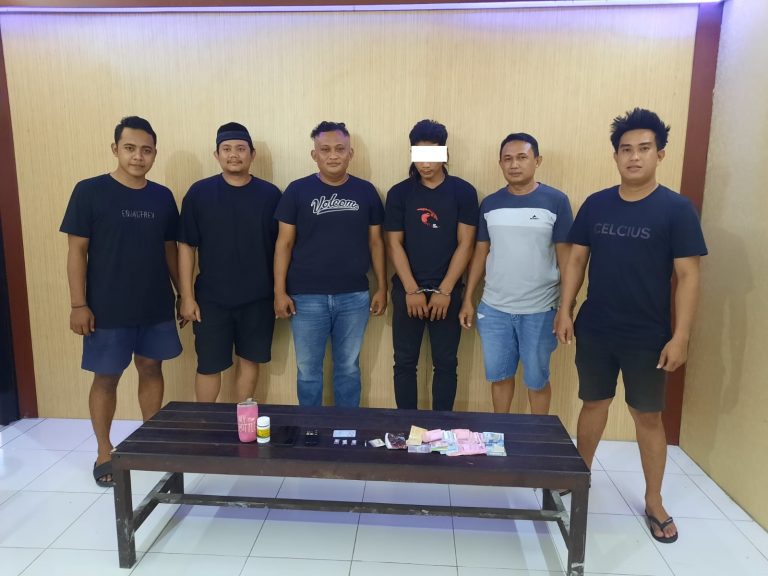 Simpan Sabu Dibawah Kasur Pria Gondong Digelandang Polisi