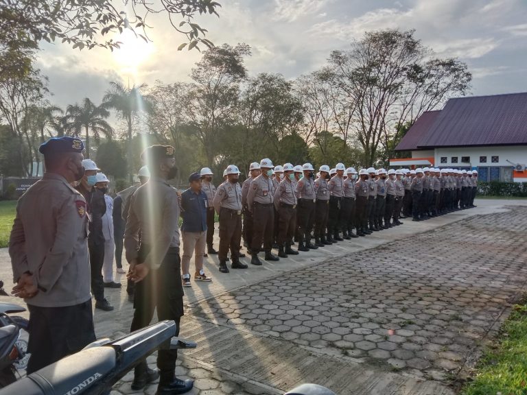 VP Pengamanan Pupuk Kalimantan Timur Memberikan Arahan Dalam Apel Gabungan Pam Obvitnas di PT PKT