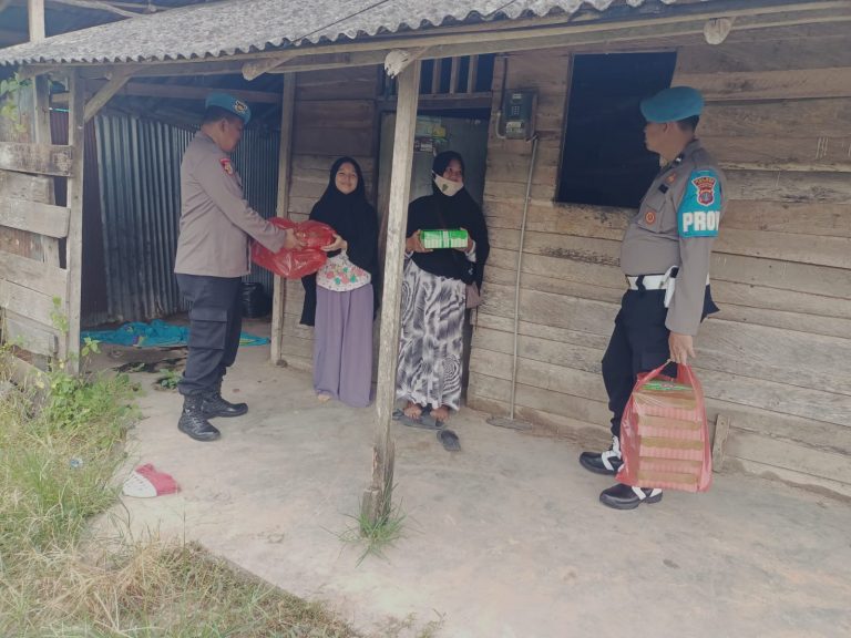 Jelang Buka Puasa Polres Bontang Berbagi Makanan Siap Saji
