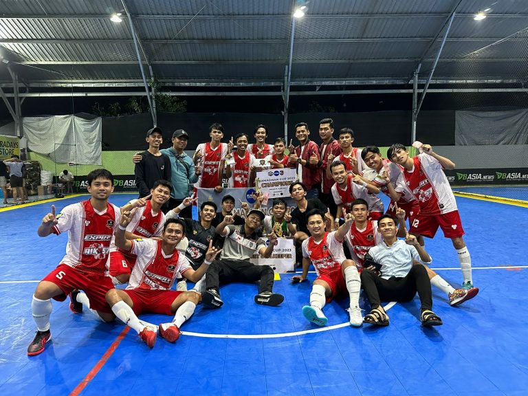 Tim Futsal Binaan Alumni Diktukba Polri Gel II Tahun 2003 Berhasil Menjuarai Turnamen Ramadhan Cup 2023 Kota Bontang