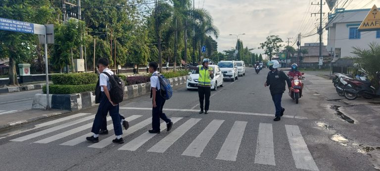 Salah Satu Bentuk Pelayanan Prima Sat Lantas Polres Bontang Rutin Laksanakan Turlalin Pagi Hari 