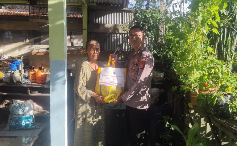 Personil Polres Bontang Salurkan Bantuan Kemanusiaan Untuk Negeri