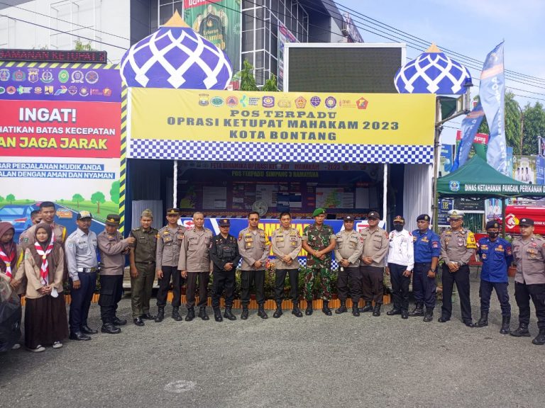 Tim Pengawasan Operasi Itwasda Polda Kalimantan Timur meninjau Pos Pam Terpadu Ops Ketupat Mahakam tahun 2023 di Simpang 3 Ramayana Bontang