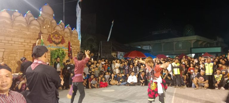 Amankan Pagelarang Seni Kuda Lumping Polsubsektor Loktuan beserta Bhabinkamtibmas menggandeng FKPM setempat