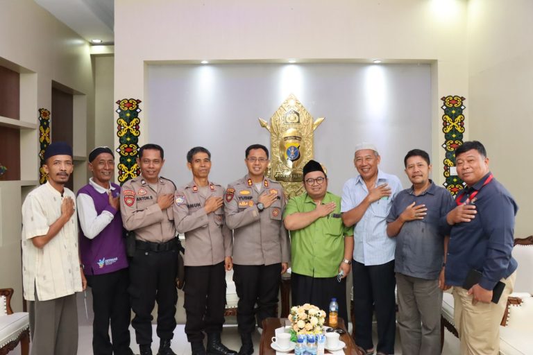 Kapolres Bontang Menerima kunjungan dan silaturahim Ketua Umum MSB Kota Bontang di Polres Bontang
