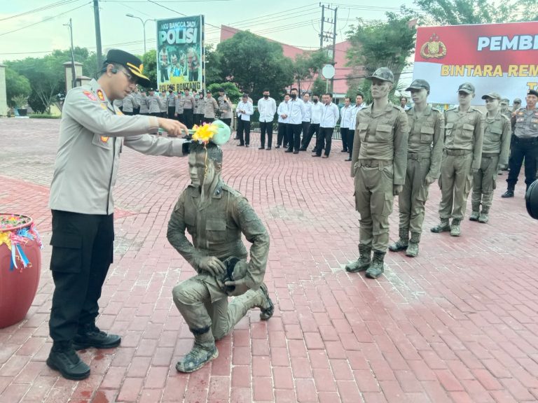 Polres Bontang melaksanakan Pembinaan Tradisi Bintara Remaja Polres Bontang Tahun 2023