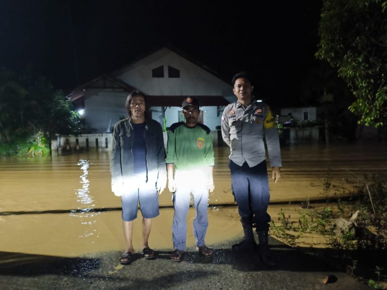 Banjir Kembali Melanda Guntung Bhabinkamtibmas Himbau Masyarakat Waspada Terhadap Pencurian