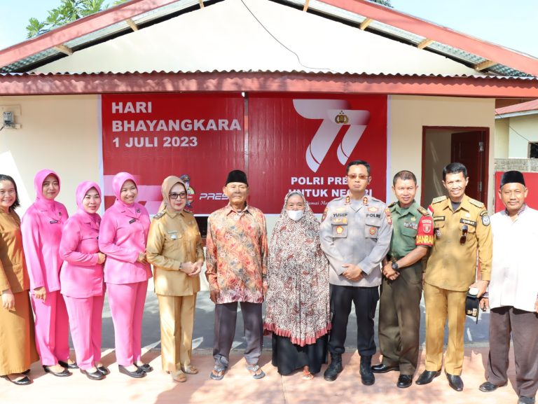 Rangkaian 1 Juli Polres Bontang Laksanakan Kegiatan Seremonial Penyerahan Kunci Bedah Rumah