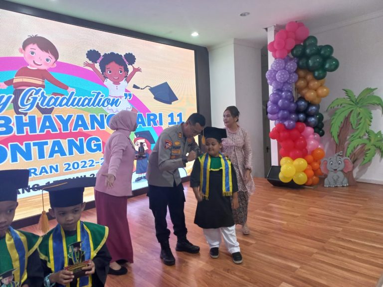 Kapolres Bontang Ucapkan Selamat dan Sukses Kepada Lulusan TK dan Paud Kemala Bhayangkari Bontang