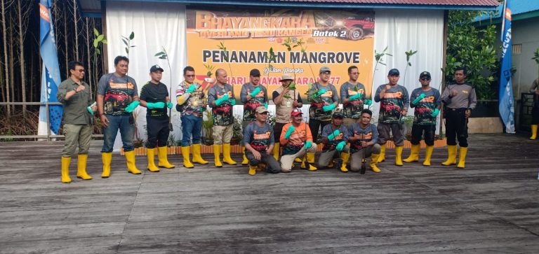 Tiba di PT Indominco Mandiri, Rombongan Overland (Botek 2) Melaksanakan Penanaman Pohon
