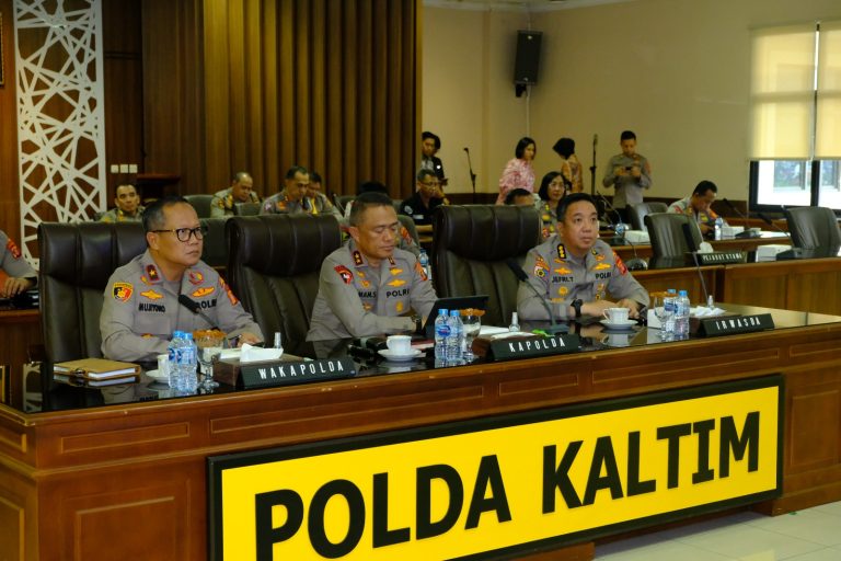 Kapolda Kaltim Hadiri Kegiatan Penyerahan Hasil Laporan Pemeriksaan Laporan Keuangan T.A. 2022 secara Virtual