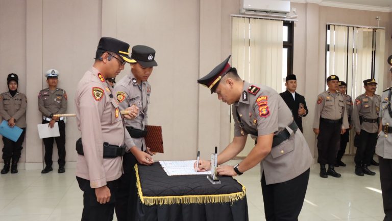Serah Terima Jabatan Kasat Polair Polres Bontang: Mutasi Merupakan Amanah Pimpinan