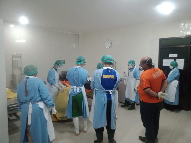 Gerak Cepat, Tim Inafis Satreskrim Polresta Samarinda Evakuasi Penemuan Mayat WNA
