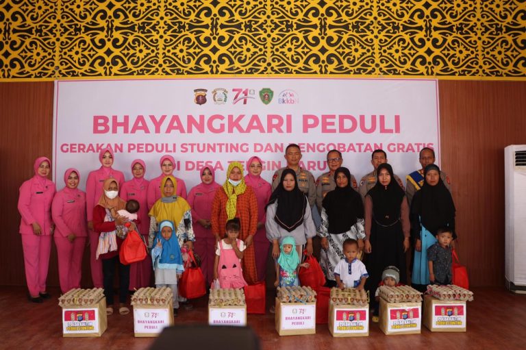 Gerakan Peduli Stunting, Bhayangkari Daerah Kaltim Gelar Baksos dan Pengobatan Gratis di Desa Tengin Baru