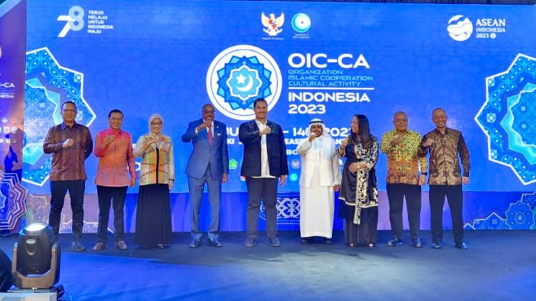 Rombongan Delegasi Organization Islamic Cooperation Cultural Activity (OICCA) bersama Menteri Pemuda dan Olah Raga Tiba di Pendopo Odah Etam Samarinda