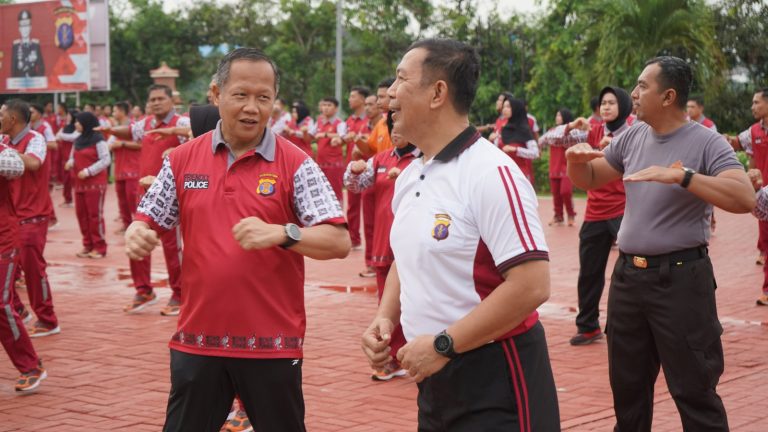 Senam Aerobik Semangat Pagi di Lapangan Apel Polda Kaltim