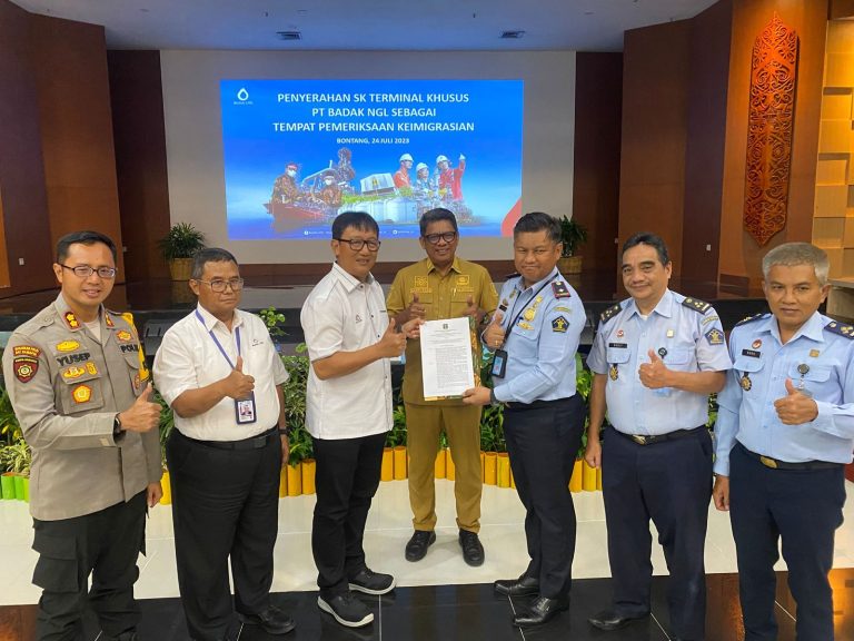 Kapolres Bontang Hadiri Penyerahan SK Direktur Jenderal Imigrasi Tentang Penetapan Terminal Khusus PT BADAK NGL Bontang Kalimantan Timur sebagai Tempat Pemeriksaan Keimigrasian