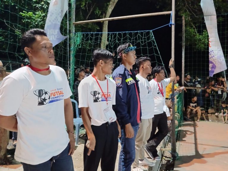 Pastikan Futsal Competition Berjalan Lancar Bhabinkamtibmas Guntung Monitoring Jalannya Pertandingan