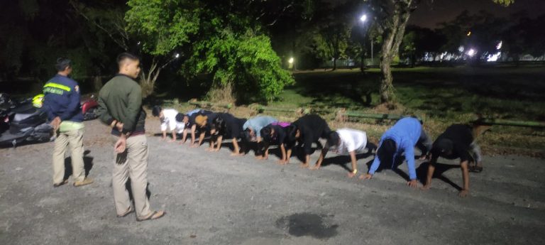 Patroli Bersama 3 Pilar Bhabinkamtibmas Berbas Tengah Berikan Pembinaan Kepada Gerombolan Pemuda Mabuk