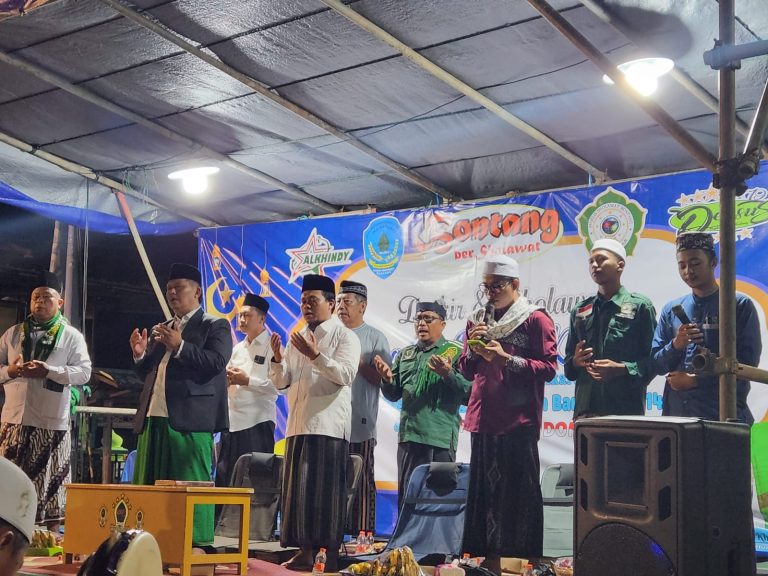 Bhabinkamtibmas Loktuan menghadiri kegiatan Dzikir dan Sholawat  Pemuda Ikapakarti Kota Bontang bersama MSB Bontang