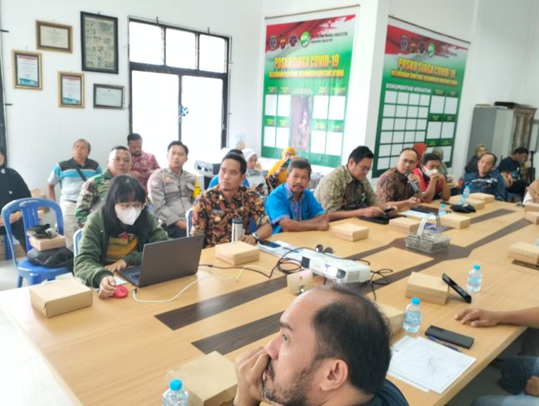 Bhabinkamtibmas Kelurahan Guntung Monitoring Sosialisasi Relokasi Rumah Warga Bantaran Sungai Guntung
