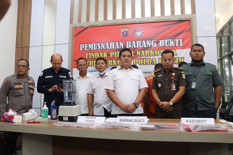 Polda Kaltim Gelar Pemusnahan Barang Bukti Narkotika Jenis Ganja Sebanyak 303,73 Gram