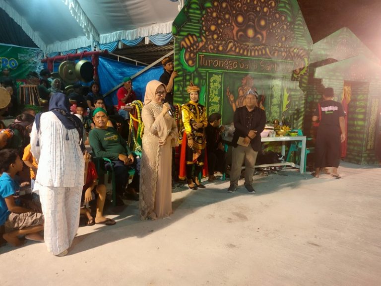 Kapolsek Bontang Barat Hadiri Harlah Paguyuban Warga Anjuk Ladang: Sarana Dalam Menyampaikan Pesan Pesan Kamtibmas