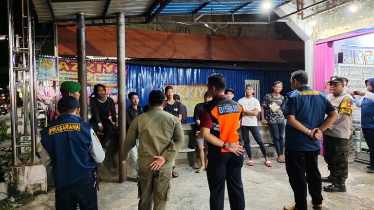 Hindari Pungli, Bhabinkamtibmas Berbas Pantai Himbau Petugas Parkir Mengurus Perijinan