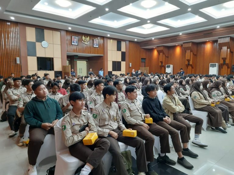 Personil Polres Bontang Menjadi Nara Sumber Dalam Sosialisasi Tertib Berlalu Lintas Untuk mewujudkan Zero Accident di Lingkungan Badak LNG & Smart Healty Creative No Narkoba