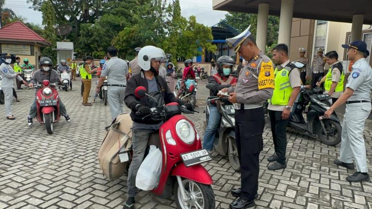 Hari Kesembilan Ops Zebra Mahakam 2023, Ditlantas Polda Kaltim Gelar Razia Pemeriksaan Kendaraan Bermotor