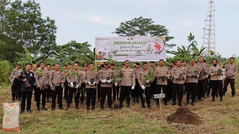 HUT Humas Polri ke 72, Peduli Lingkungan Polres Bontang Laksanakan Penanaman Pohon