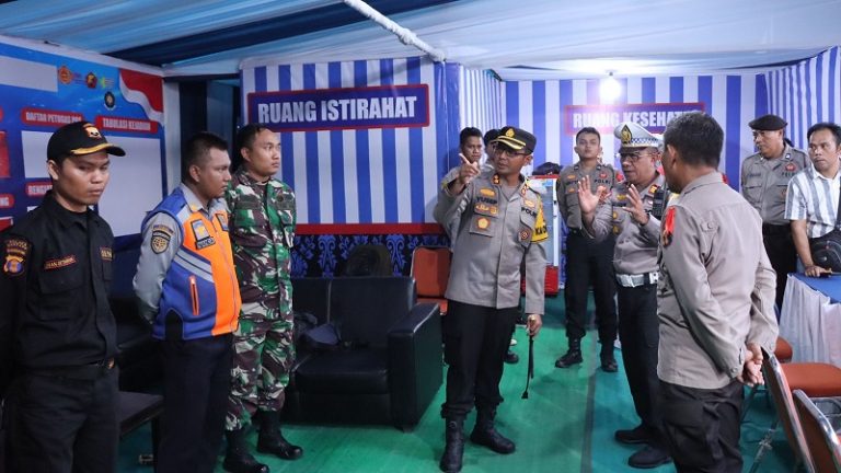 Kapolres Bontang Tinjau Pos Pelayanan dan Posko Terpadu Natal 2023 dan Tahun Baru 2024