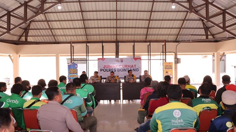 Kapolres Bontang Melaksanakan Dialog Kamtibmas Jumat Curhat dengan Komunitas Ojek Online