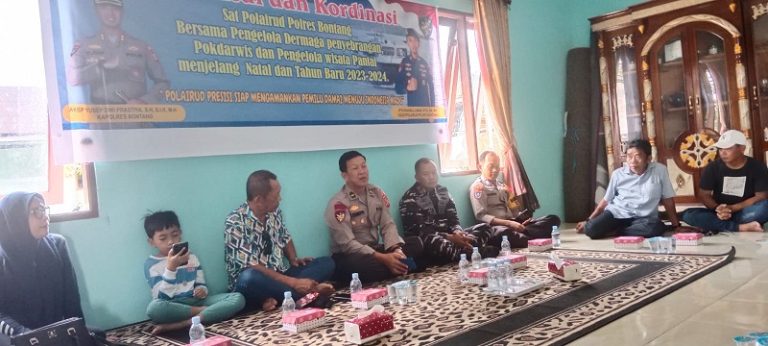 KBO Sat Satpolairud Polres Bontang Rakor Bersama Pengelola Dermaga Penyebrangan Pokdarwis dan Pengelola Wisata Pantai: Utamakan Keselamatan Penumpang