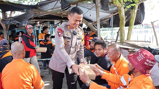 Sentuh Rasa Peduli Sesama, Polres Bontang laksanakan Jumat Berkah