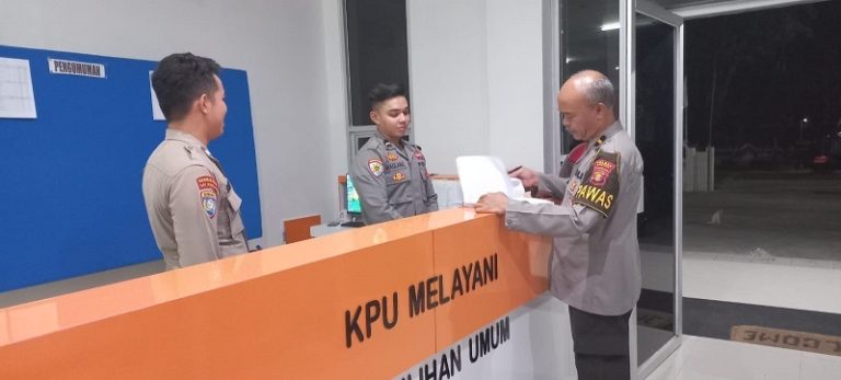 Pawas Kontrol Keberadaan Petugas Pam Kantor KPU