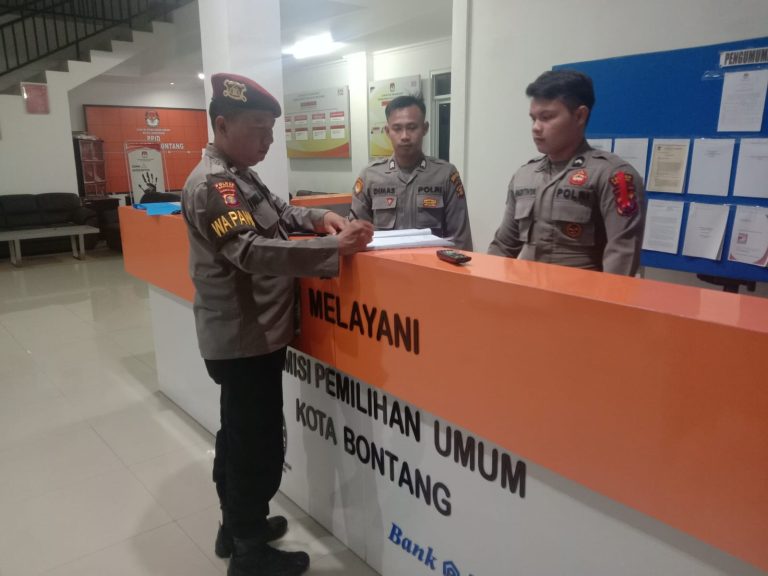 Pastikan Kamtibmas serta kehadiran Petugas Pam, Pawas laksanakan Kontrol Kantor KPU Bontang